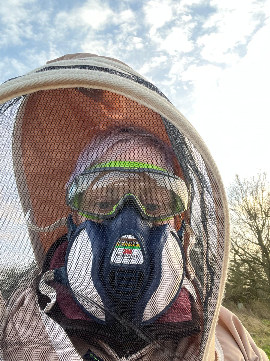 Hedgerow_honey's tweet photo. Being a Bee farming apprentice can be oh so glamorous! I did get to use the new toy first though!#localhoney #lovebees #beefarmingapprentice #beesareamazing #localbusiness #shoplocal #shropshire #shropshirehoney #awardwinninghoney #busybeefarmers #excitedapprentice  #instavap https://t.co/7NNMxxj561
