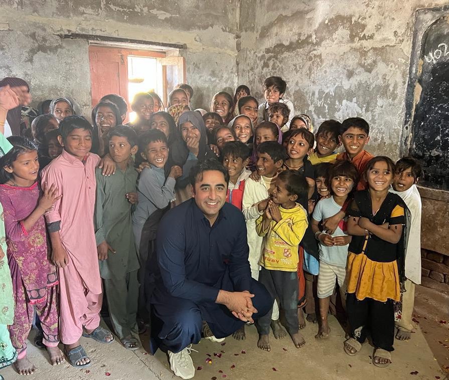 Jaferii's tweet photo. Grave of Bhutto.           School of Bhutto https://t.co/avEaQFxRj7