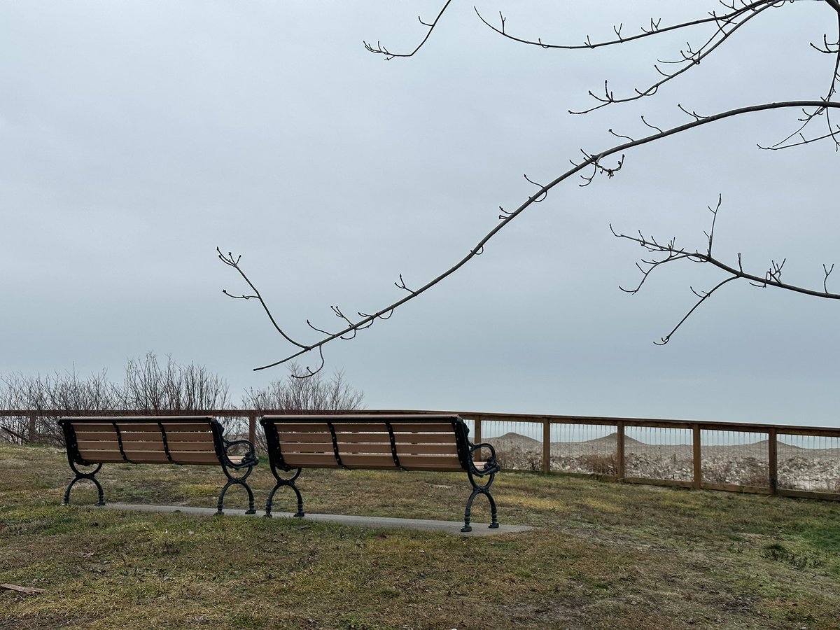 TraceySGrote's tweet photo. Bay Beach clean up happening. Sand | Snow mounds are high. #beach #CrystalBeach #forterie #baybeach #CleanUp https://t.co/O60CR70zTi