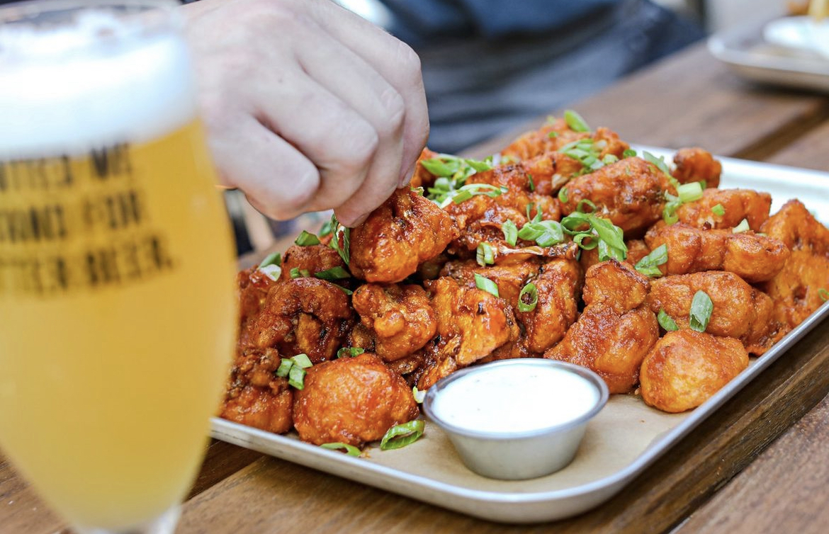 Come down for bottomless wings today and every Wednesday!! Vegan and vegetarian options also available with our Cauliflower and Seitan wings 🤩🌶 #londonfood #chancerylane #bottomless #craftbeer #goodfood #brewdog