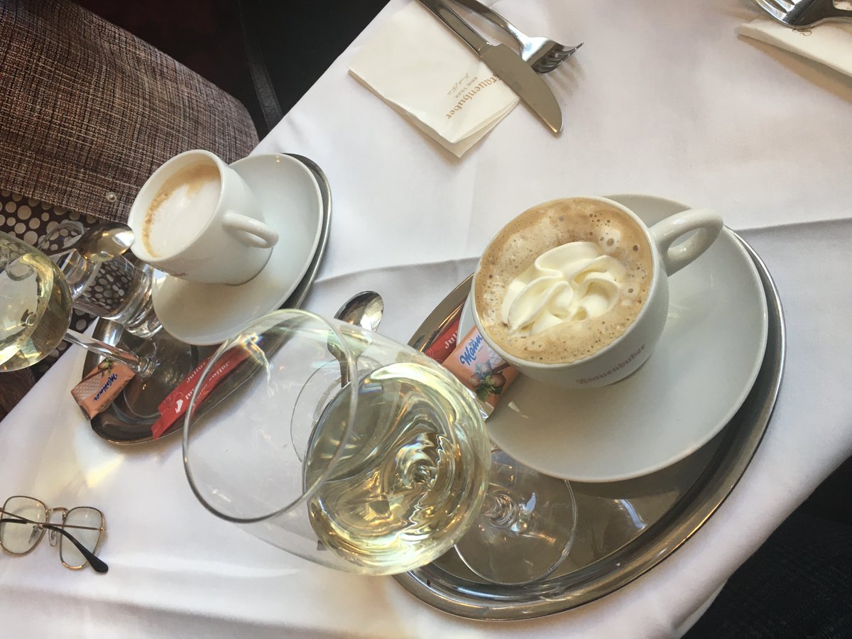 EmmaPeel_Knight's tweet photo. #WednesdayMorning #BreakfastwholeDay
#FirstGuests #Coffeehouse ☕️🥐🥓🥖
#Autriche #Vienne🇦🇹
Un petit déjeuner qui dure toute une journée...
cc: @KevinSpacey @sebastiankurz @pierrelescure
@cannes_michel @ReneTombarel @aldocannes @moutet @annebormans @eva_ecs019 @rencontrejfm 👇 https://t.co/Tvv5Cz74Pd