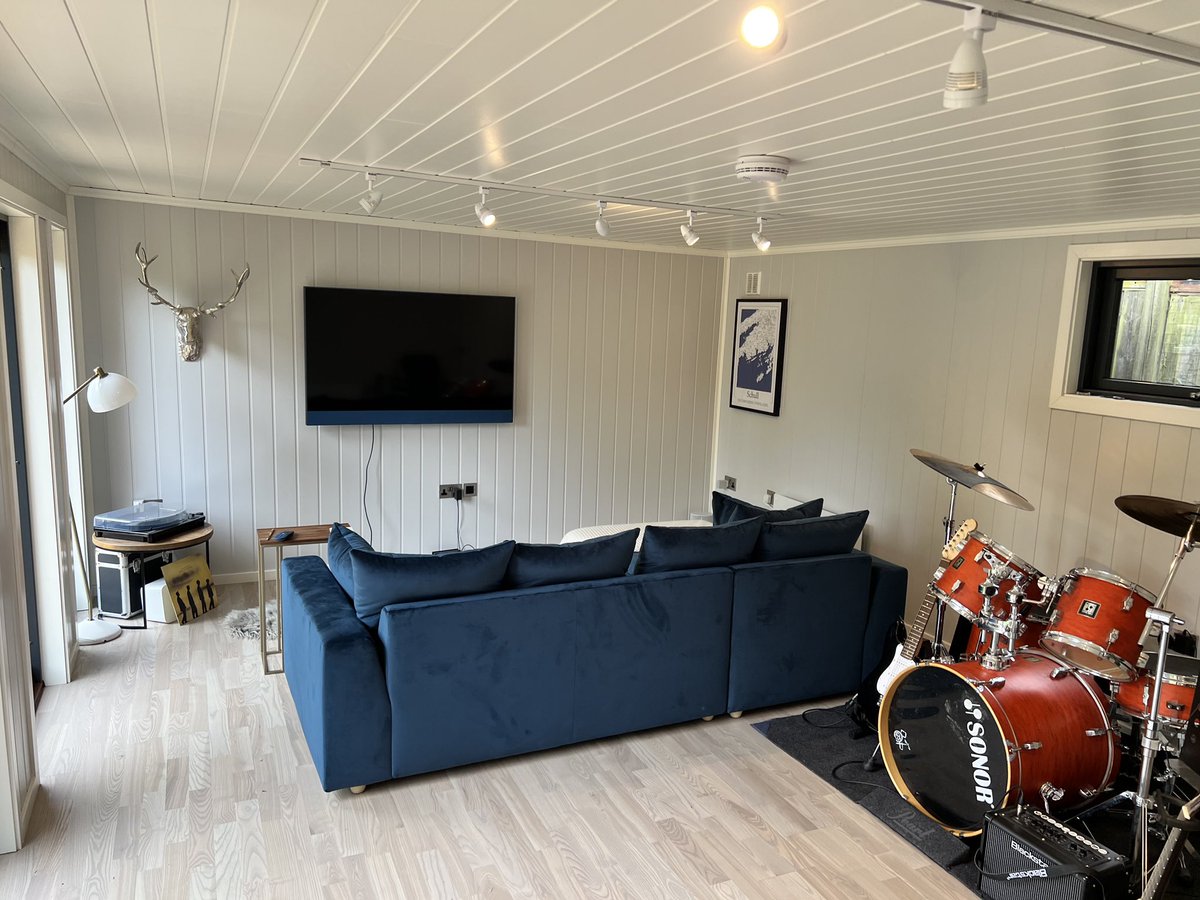 Love this interior. What a great use of a Nordic Room #musicroom #gardenbuilding