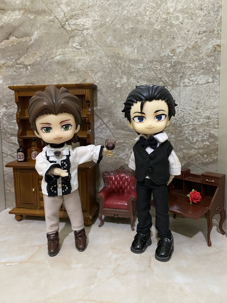 ให้มุ้ๆ แก้มเนื่องในวันเกิดเลยนะครับ 😚 Happy birthday พี่ไมครอฟต์ค่า~ 🎂🍷🎩