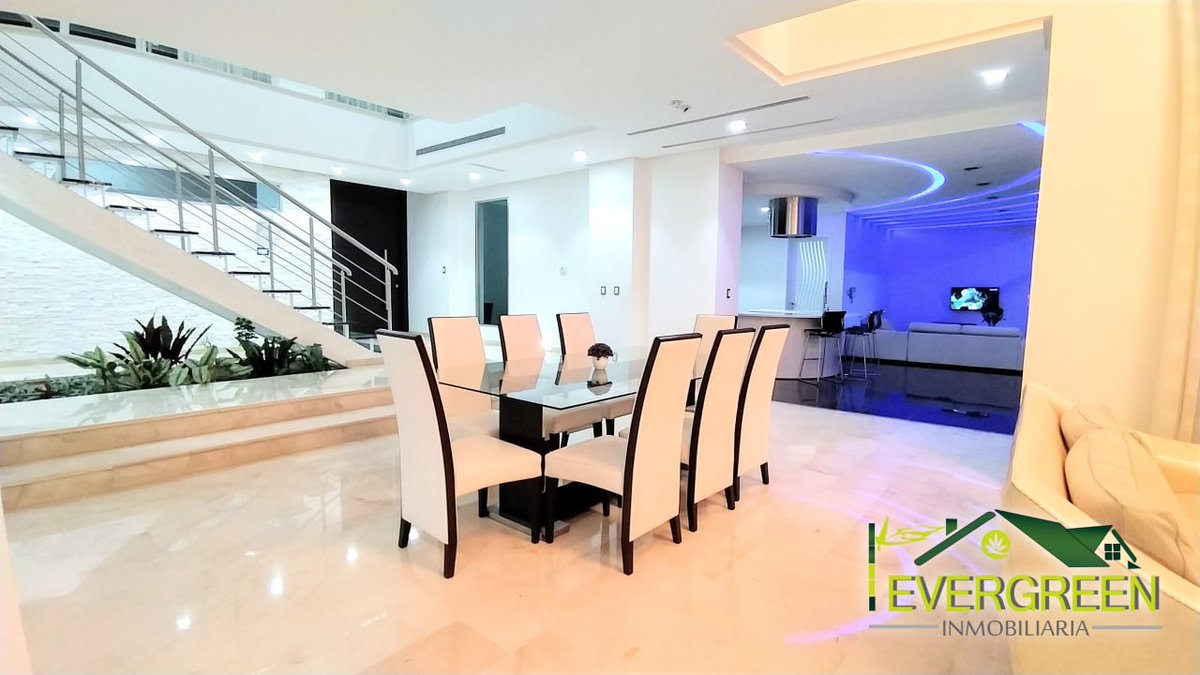 Evergreen Inmobiliaria C.A  ofrece en venta casa en la Urb. Las Villas.

8 habitaciones
8 baños
7 P/estacionamiento
Cocina de marca alemana y electrodomésticos de alta gama
Family Room
Estudio
Sala de lavanderia
Piscina, caney, salón de juegos,muelle, sistema de seguridad.