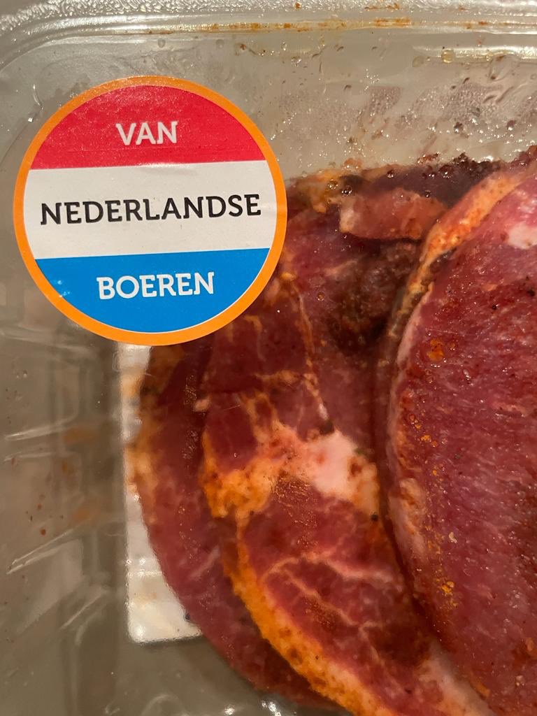 MariekGeerlings's tweet photo. Dit verkopen ze gewoon bij COOP… Altijd zijn de boeren de dupe, dat blijkt nu wel! #boeren #vegetarier #dupe #boerenprotesten https://t.co/3AbeoU3CHT