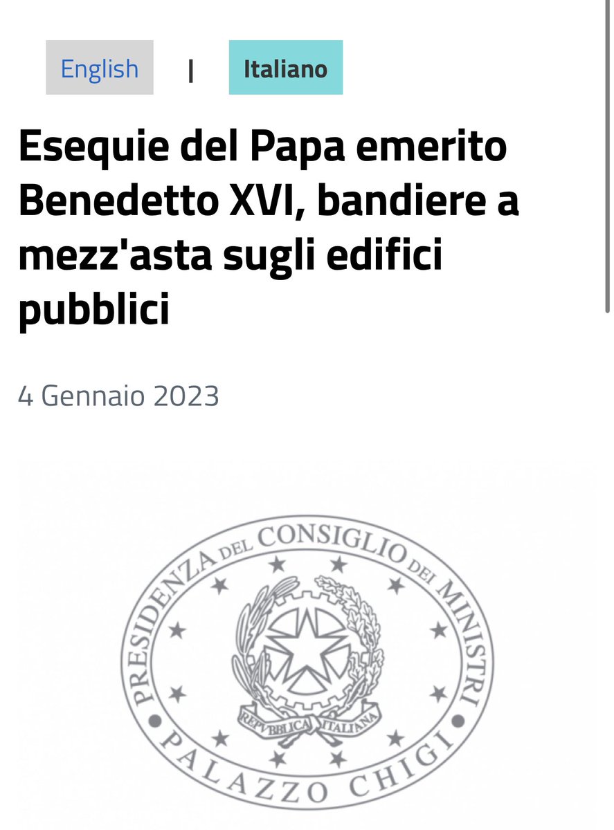 AUniversale's tweet photo. Imbarazzante. #BenedettoXVI https://t.co/R8P79vzpNb