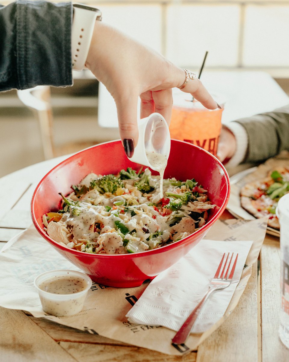 PyrosPizza's tweet photo. Talk about lunch goals 🤩 🙌  
Our Poppyseed Salad is so delicious and features roasted chicken, roasted broccoli, roma tomatoes, peppers, and mozzarella, finished with poppy seed dressing, feta, and PYRO'S almond crunch! https://t.co/YtVI65mGCQ