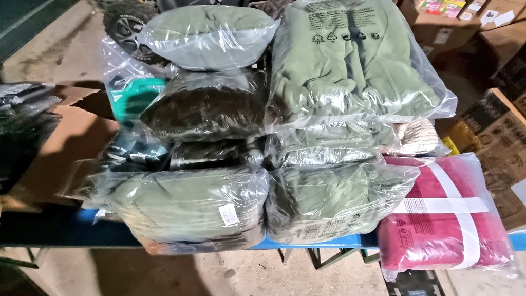 MinisterBoomer's tweet photo. Today's delivery for @UkraineAidOps and #DogsUnited. โค๏ธ YOU all are so awesome.
#SilentHeroes #ukraine #UkraineWar #ukrainehelp #dogsoftwitter #biteputinsass https://t.co/2ejd8fRww0