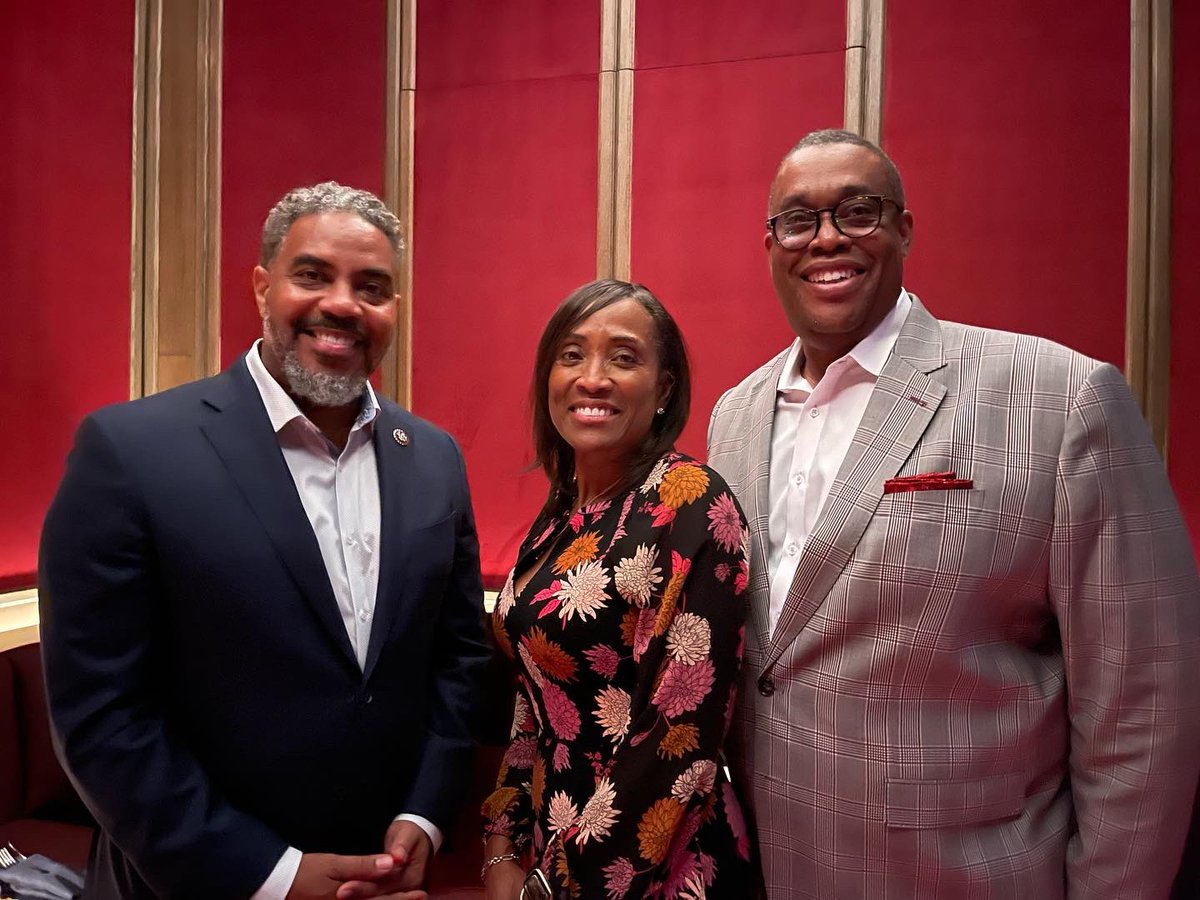 CouncilmanCrear's tweet photo. Truly an honor to see Nevada @RepHorsford Horsford being sworn in as Chairman of the @CBCInstitute It is an amazing accomplishment especially being from the 89106 Congratulations Mr Chairman. #StevenHorsford #CongressionalBlackCaucus #Nevada #LasVegas #ElectCrearForMayor https://t.co/yaO4pJfXGO