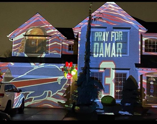 Soulofarrowhead's tweet photo. Yo this is wild. Crazy how far the nfl family of fans extends. House lit up for demar Hamlin. Get well soon🙏🏻 https://t.co/OQB3ssHEwy