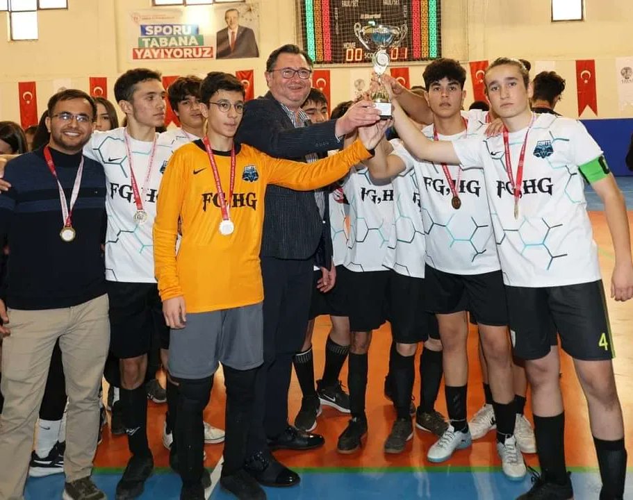 GSB_Denizli's tweet photo. 📍Tavas 
⚽️Futsal

🏆 Okul Sporları Futsal Kızlar- Erkekler kategorileri oynanan final müsabakaları ile tamamlandı.
Dereceye giren sporculara ödüllerini Tavas Belediye Başkanı Hüseyin İnamlık ve Gençlik Spor İlçe Müdürü Serdar Eren takdim etti.🏆 https://t.co/kJYDvN5ori