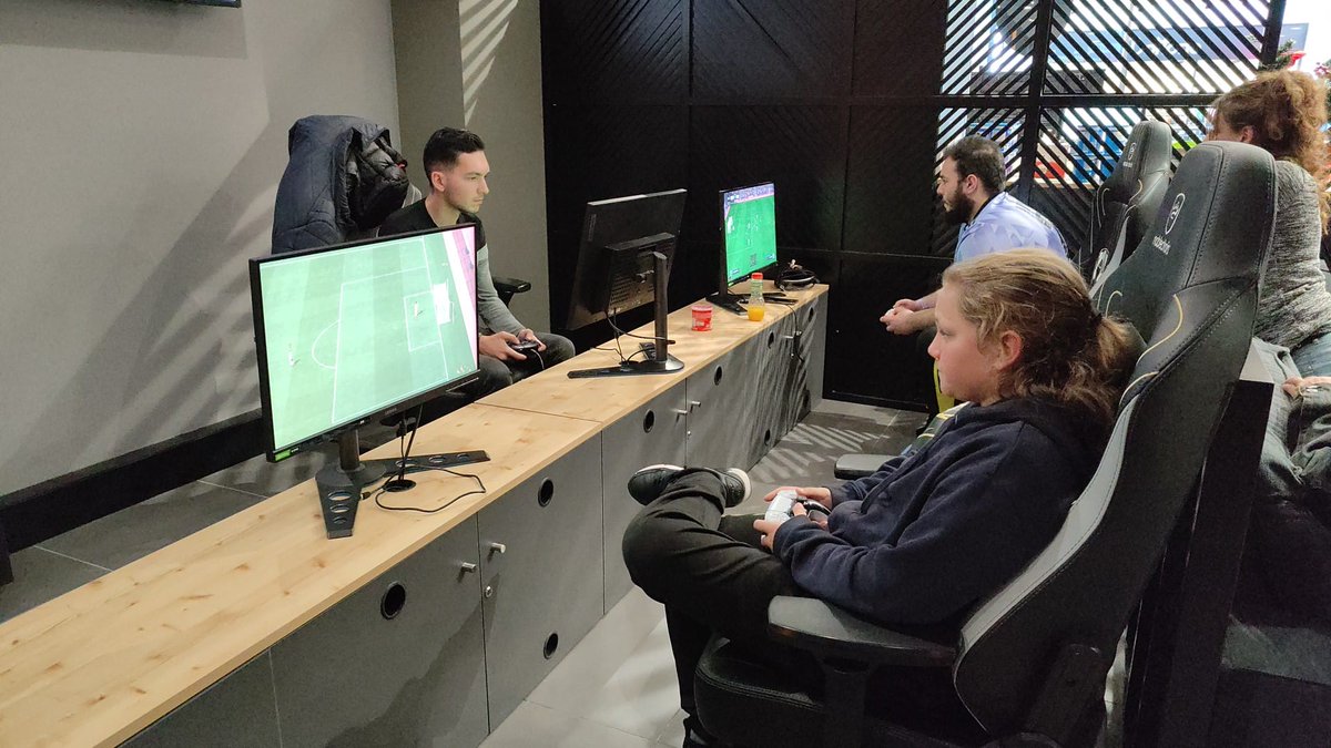 🎮🔥Ya están nuestros guerreros en @HereticsHub #IslaAzul para representar a #Algete en las finales de <a href="/VALORANTes/">VALORANT</a> y @EASPORTSEsp 
#VALORANT
#FIFA23
#eSports