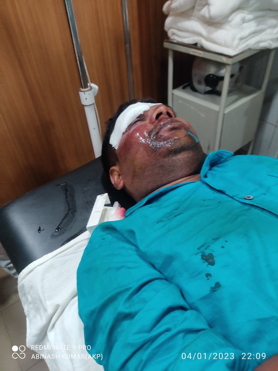 akpsriash's tweet photo. Today around 8.55pm rescued 1 seriously injured person near kalinga studio,Bhubaneswar and took him to the hospital on #LocalAuto within #Goldenhour.
@STAOdisha @arunbothra @CMO_Odisha @CTOdisha
@Naveen_Odisha @MoSarkar5T https://t.co/58pXwSEfOr