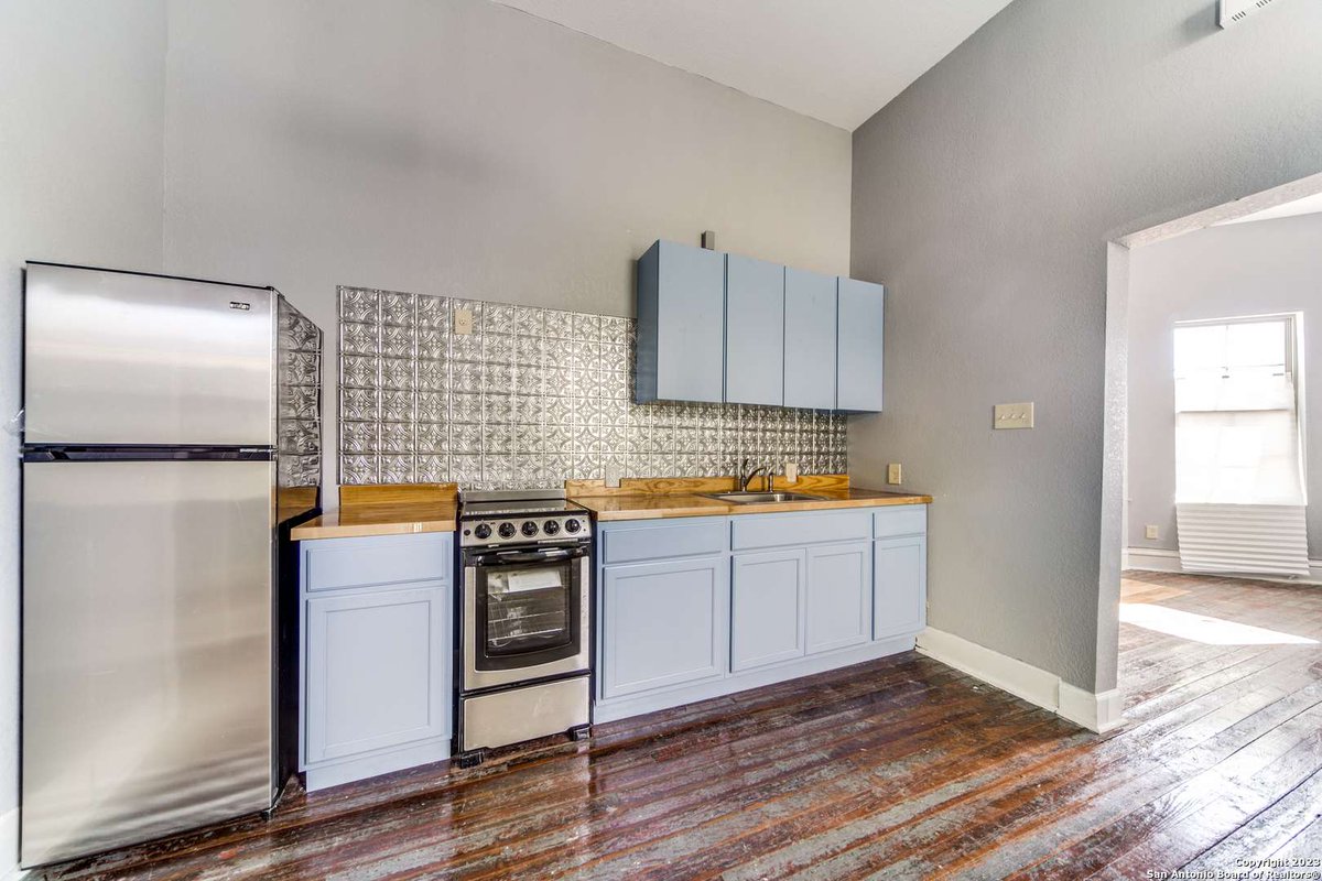 klause_krista's tweet photo. Newly remodeled duplex close to downtown.  This would be great for AirBnB. Contact me for your private showing.

https://t.co/Bd0MWKhjtl

Marketed By: Krista Klause

Listed By: Eric Salinas https://t.co/kiFlGxJPm0