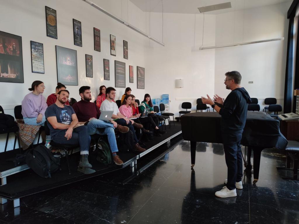 teatreprincipal's tweet photo. Sessió de treball per abordar la presentació de projectes de #coproduccio per a la temporada 2023/24 👉 https://t.co/3dQ2bRSFJ2 https://t.co/vAWDbmqUJi