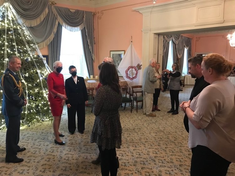 LtGov_NB's tweet photo. Nous sommes heureuses d’avoir été entourées de gens du Nouveau-Brunswick pour fêter l’arrivée du Nouvel An. Voici quelques photos prises dimanche, lors de la réception à la Résidence du gouverneur. https://t.co/SDFGUCFRJS
