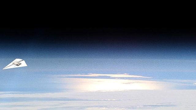 Crypto_HF's tweet photo. En teoría, es posible lanzar un avión de papel desde la Estación Espacial Internacional a la Tierra, sin que los aviones se quemen al volver a entrar. Se programó un experimento en 2009 para probarlo, pero lamentablemente se canceló. #Hoy #Enero2023 https://t.co/qwuiYdZTva