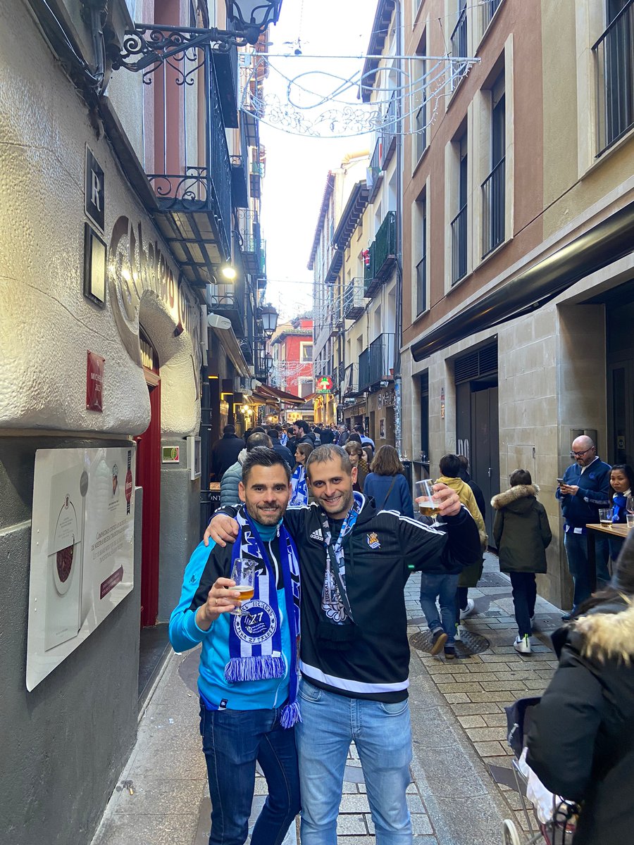 Gipuzkoa_MD's tweet photo. 💥Invasión pacífica txuri urdin de Logroño #RealSociedad 
🎥🎥🎥

https://t.co/4OYQ3WQNYO https://t.co/oqYNjoKoPv