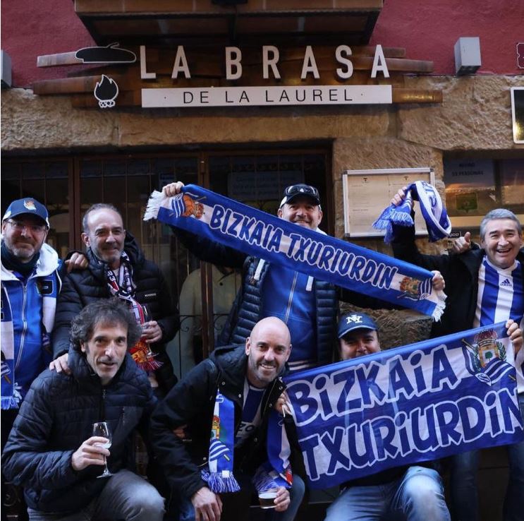 Gipuzkoa_MD's tweet photo. 💥Invasión pacífica txuri urdin de Logroño #RealSociedad 
🎥🎥🎥

https://t.co/4OYQ3WQNYO https://t.co/oqYNjoKoPv