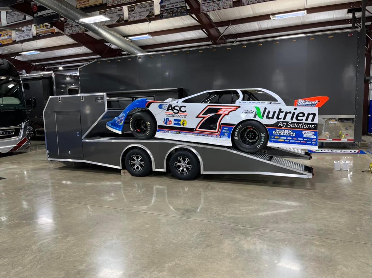 JackCofer94's tweet image. Landers Motorsports going old school in ‘23 with a “nostalgia trailer” from Newton Custom Trailers. 😍 #OpenTrailerMafia