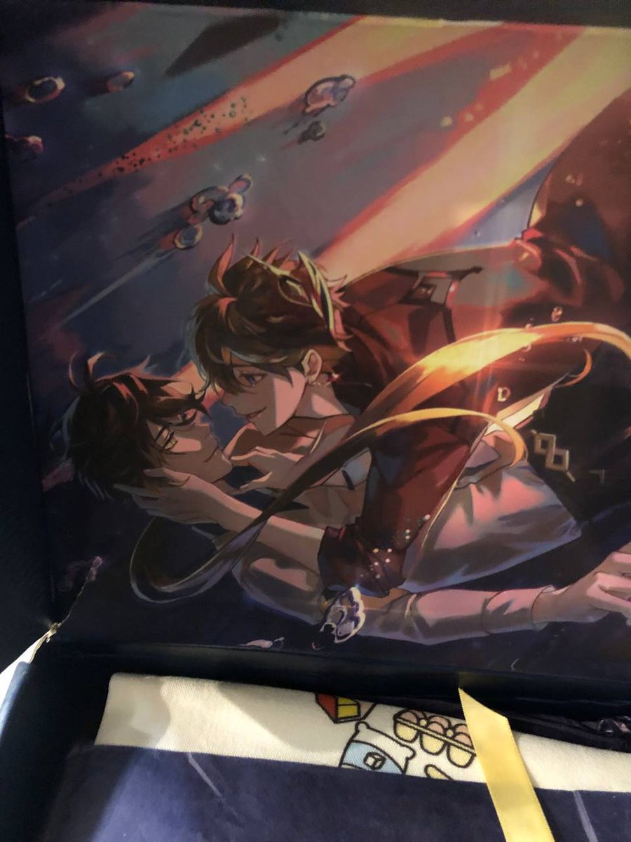The best way to start the year 🥺💙🧡my box from <a href="/ResonantZine/">Resonant Waves @ LEFTOVER END</a> it's here thank you so much for your hard work! everything it's so pretty