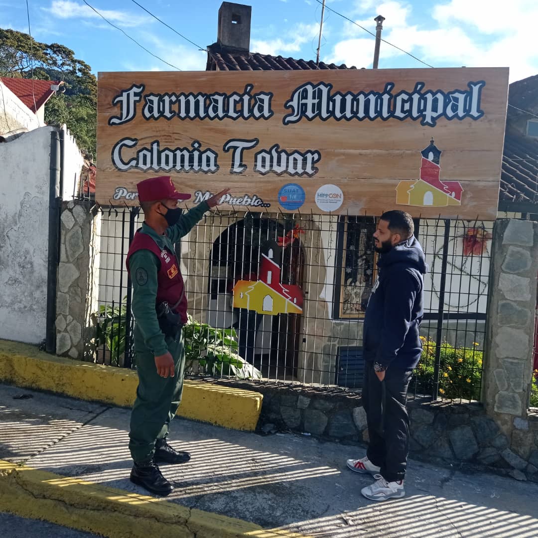 Nuestro articuladores social, en seguridad y custodia a la farmacia municipal, con la finalidad que el pueblo adquiera las medicinas a precios solidarios.
#4Ene|🇻🇪 🗺️🎄 ¡
#BoliviaHaceJusticia