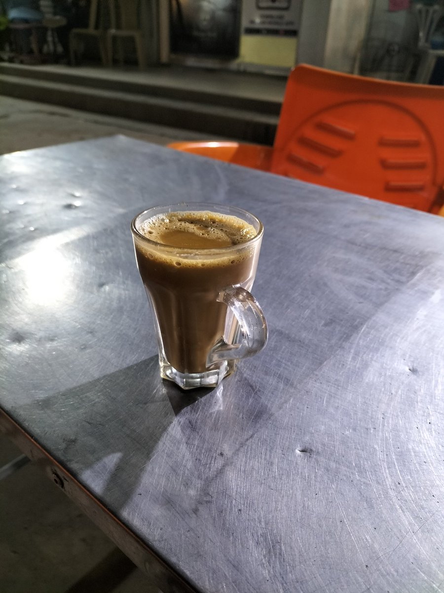 farazmfateh's tweet image. Cold winter night and dodh patti at open dhaba. #NoMatch