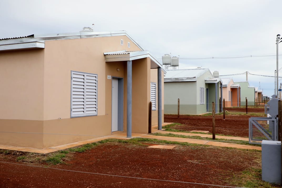 En el marco del programa #CasaPropia, hoy entregamos 597 llaves en el barrio Itaembé Guazú de Posadas,  Misiones. Lo hicimos junto al Presidente <a href="/alferdez/">Alberto Fernández</a>, el Gobernador <a href="/herrerayflia/">Oscar Herrera Ahuad</a> y el intendente <a href="/LaloStelatto/">Lalo Stelatto</a>. Estas viviendas tuvieron una inversión de $3.810 millones🏠🇦🇷