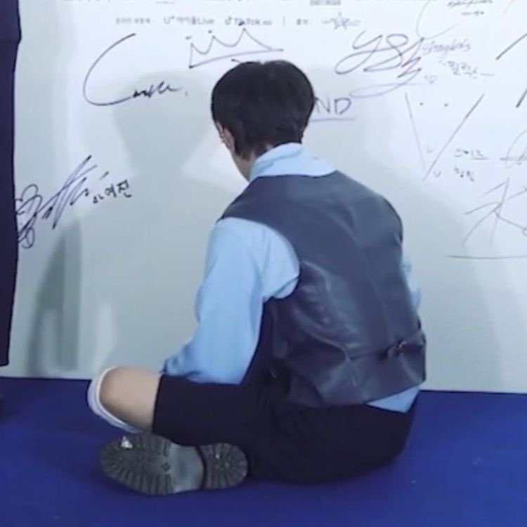 flannelgyu's tweet photo. no one sits cuter than choi beomgyu https://t.co/fJ5R5xX5KU