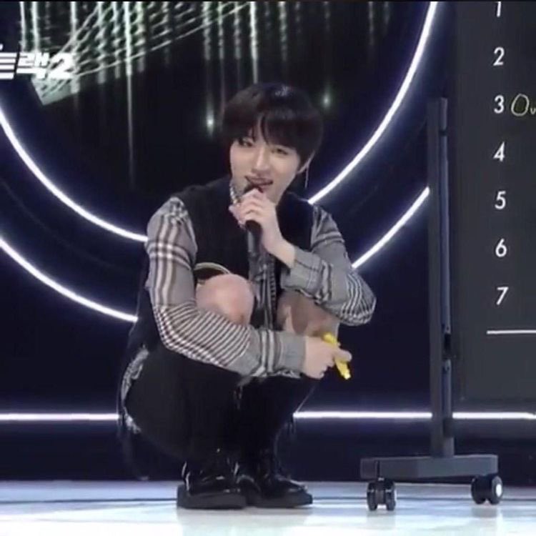 flannelgyu's tweet photo. no one sits cuter than choi beomgyu https://t.co/fJ5R5xX5KU