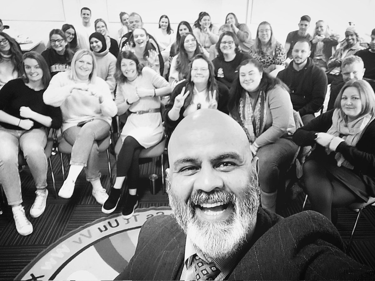 PeterChandstory's tweet photo. A great first day back on the road! Thank you to my 2 lovely group of student teachers at @UWprimary - you were brilliant to work with! Storytelling skills &amp; riddles- great tools for the classroom. Thanks for your enthusiasm &amp;  sense of fun! Peace PC 🙏🏽 #embeddingstorytellling https://t.co/4LmyOBAwM5