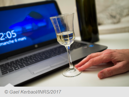 INRSfrance's tweet photo. Le saviez-vous❓Travailler après minuit est significativement associé à un risque de consommation d'#alcool🥃Pour en savoir➕sur les associations entre le #travail en horaires atypiques et la consommation de substances #psychoactives #cannabis #tabac👉https://t.co/ciUOqe2HbE https://t.co/Ytv6WELvxs