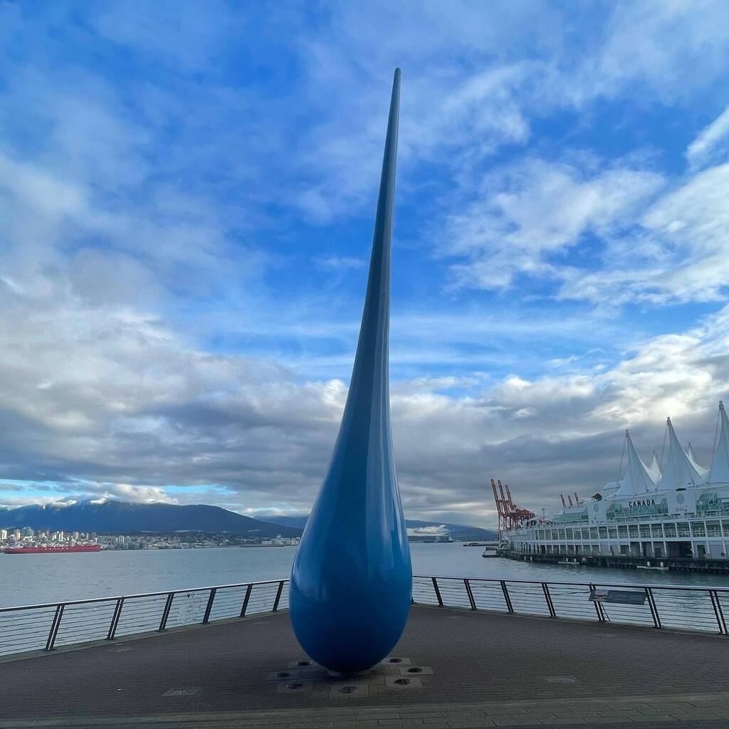 Raindrop -  I’ll take it over snow #vancityscape  #vancouverbc🇨🇦 #raindrop #blueskies #vancity #goodmorning  #beautifulbc #lovewherewelive #thankfulgratefulblessed  #enjoyingthisday instagr.am/p/CnAFVv4J7nW/