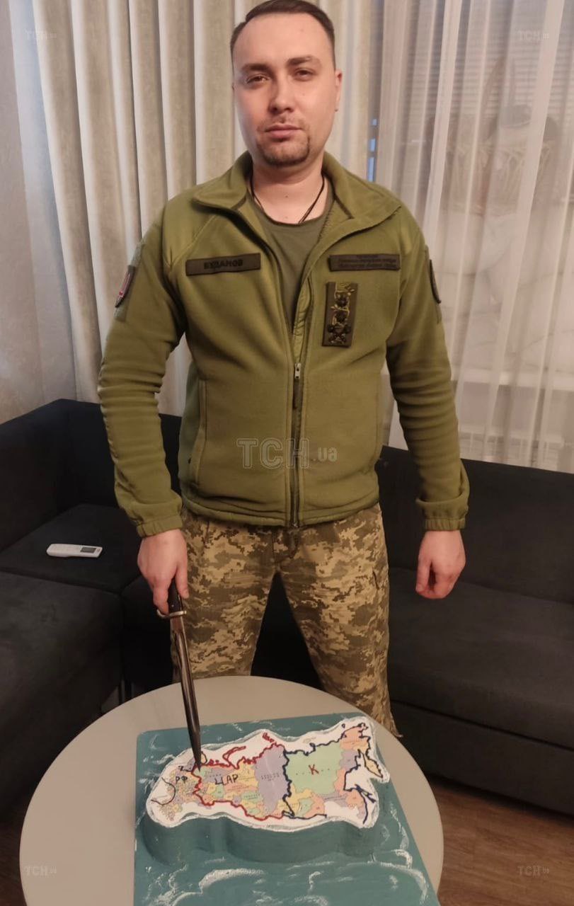 Business Ukraine mag on X: "Ukraine's military intelligence chief Kyrylo Budanov celebrated his 37th birthday today with a very special cake featuring a partitioned Russian Federation https://t.co/4qqhSTFy5T" / X