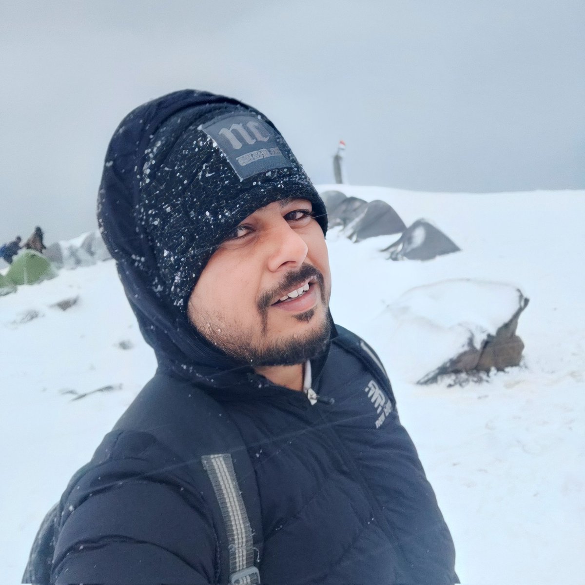 nameisguddu's tweet photo. #NewProfilePic #snowfall #TriundTop #trekking https://t.co/7Ey3t0iaPp