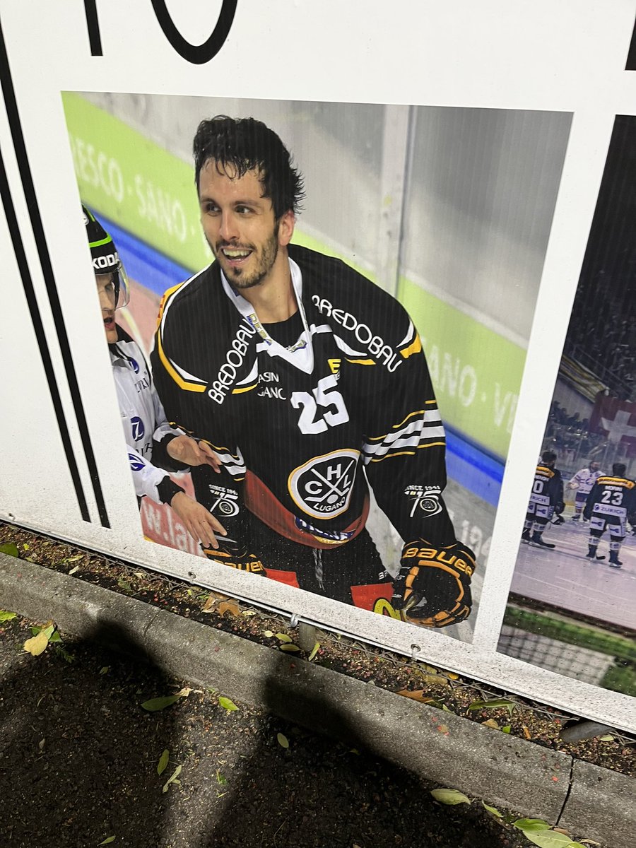 dejzie's tweet photo. @Lappy14 @jmdufaux @Canucks @TVASports @MatBedardTva @siegehublot @RogersArena Même chose à Lugano @Lappy14 chaque match 1-2 chandails Lapierre https://t.co/dOEMapTcs3