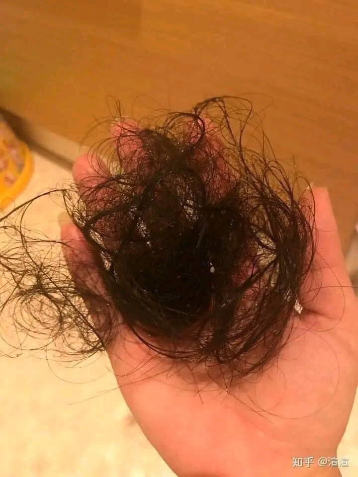 الناس بتزعل شويه وترجع طبيعيه تاني.
انا أما بزعل: