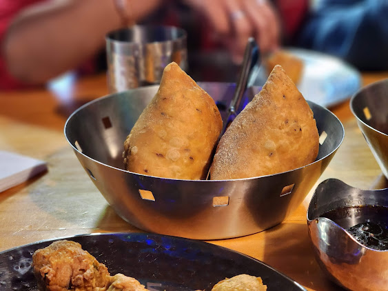 Why can’t you drop a samosa?
You’ll hurt its Fillings. 😜
Come try our Samosa Dine-in or order a takeaway- Call 📞 907-328-3218   #samosa #samosalover #indiansnacks
#hariomcuisineofindia #indianfood #indiancuisine #chefamitcooks #indianculture #incredibleindia #india