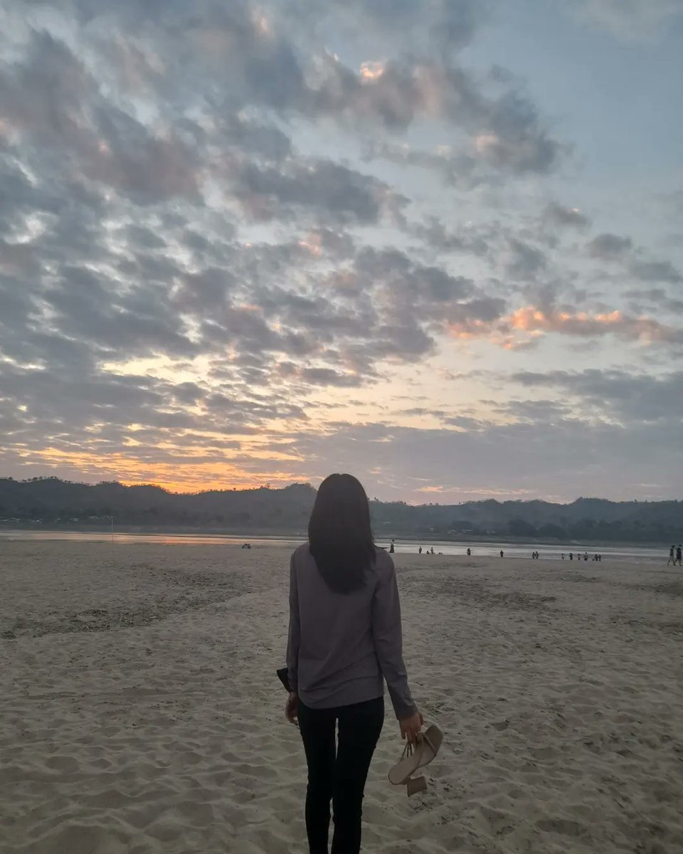 eira152's tweet photo. 🌅👣
#skyandsea #csdk https://t.co/mXwCkYeHuZ