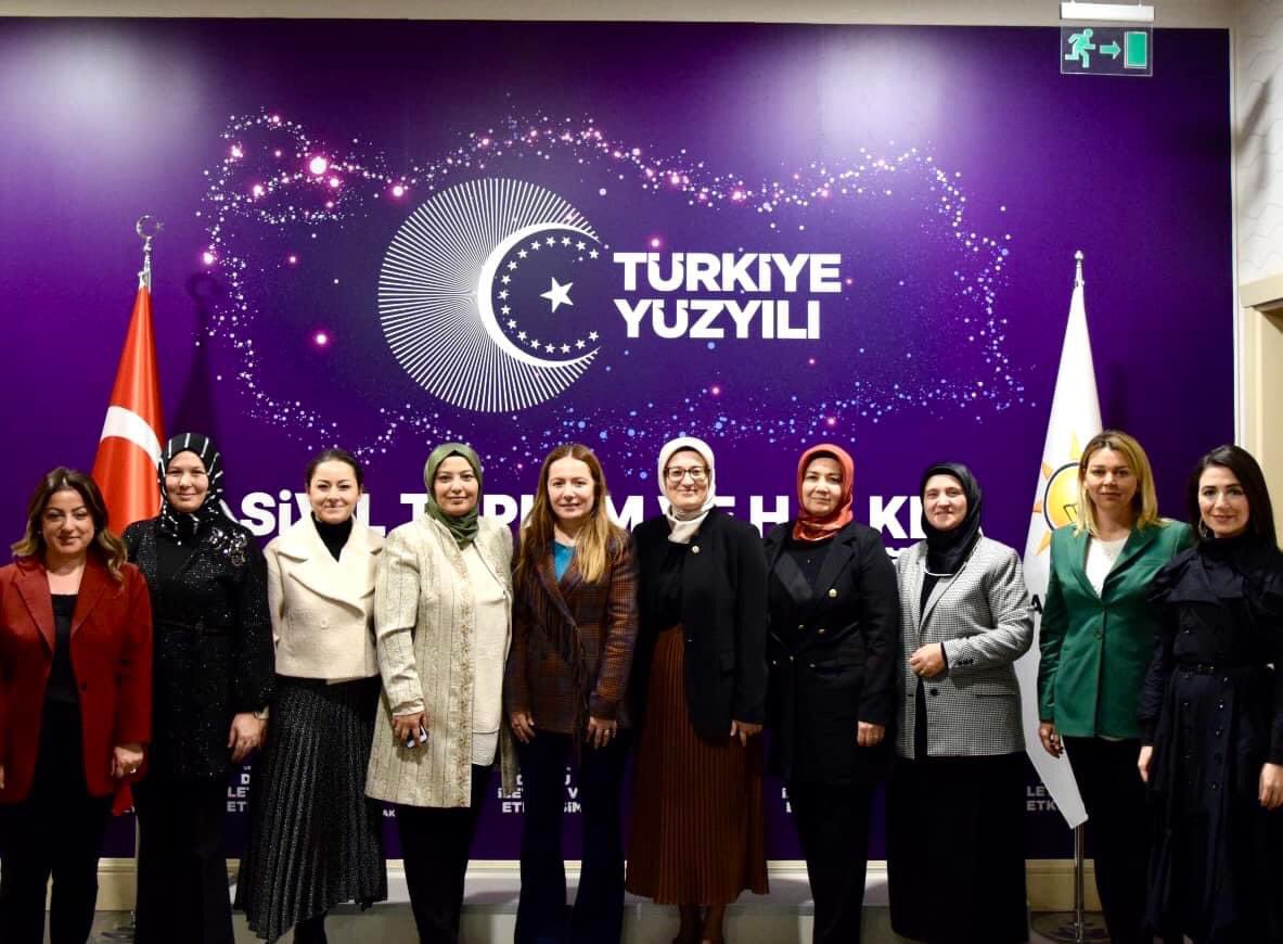 ak_yalova's tweet photo. 📍Ak Parti Genel Merkez 
İl Kadın Kolları Başk. @SelihanDicle ;Bölge Koordinatörümüz @TOzcay ,İl Koordinatörlerimiz ve Marmara Bölgesi İl Kadın Kolları Başk.ile birlikte ; AK Parti Genel Başkan Yardımcımız Sivil Toplum ve Halka İlişkiler Başk. Sn.Belgin UYGUR’u ziyaret ettiler. https://t.co/8UoDfTmKkf