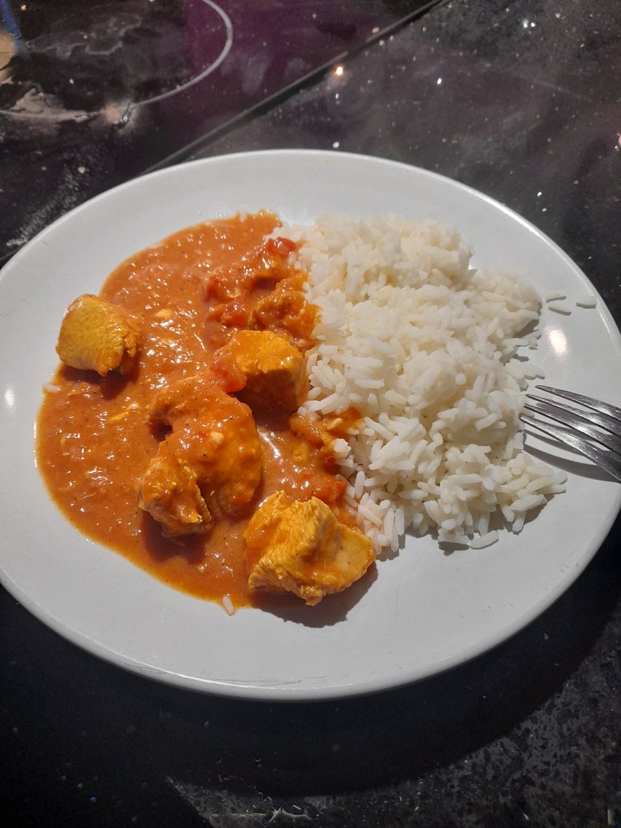 WezTucker's tweet image. Ruby's homemade chicken curry. Made entirely by her from scratch &amp;amp; enough to freeze a couple of portions for a rainy day. Nice 1 girl! 🙌🏼👌🏼🤤🔥
#TopWork #Curry
