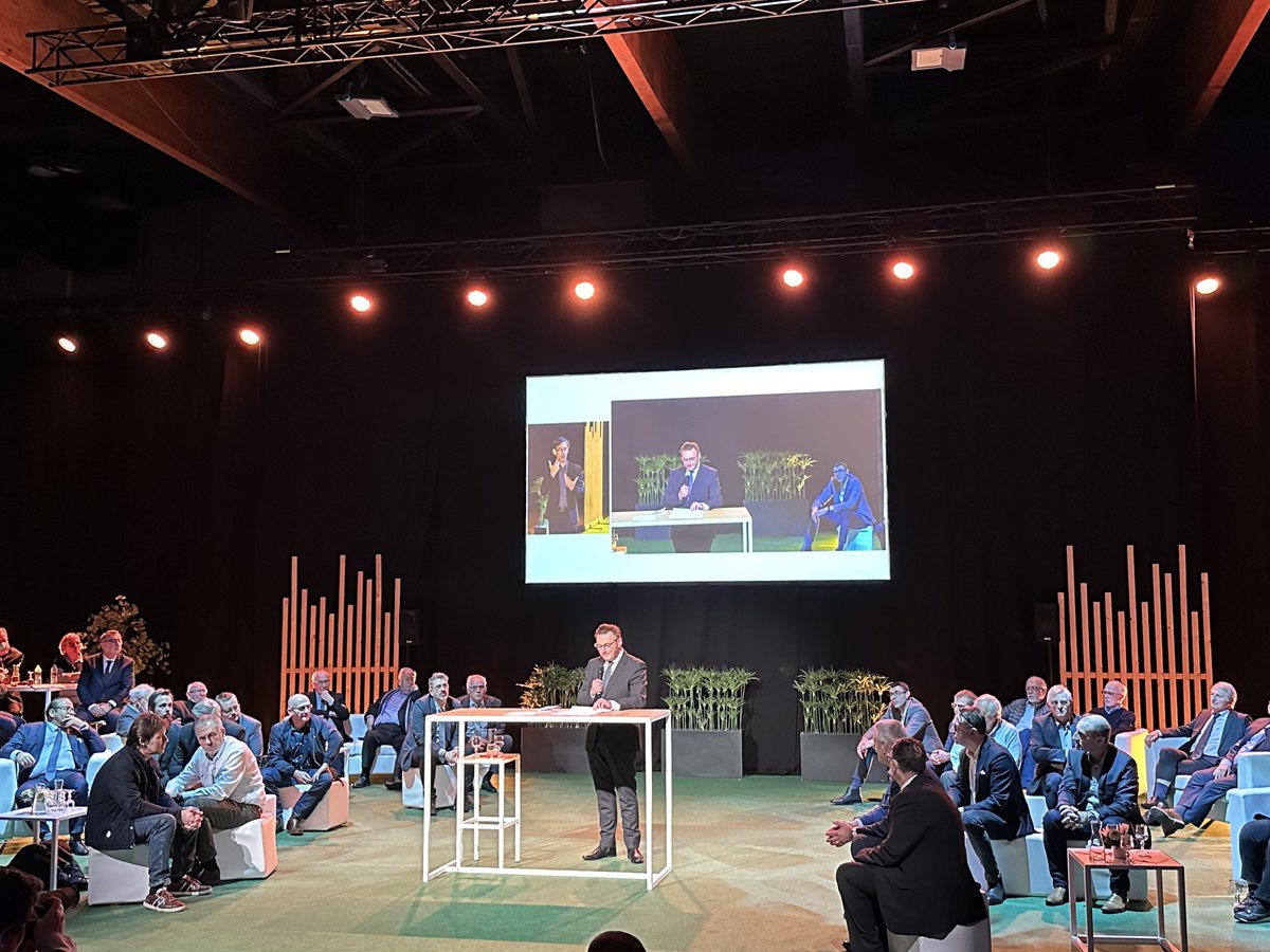 Vœux du  ⁦<a href="/GrandArras/">Com. Urbaine Arras</a>⁩ autour de son président ⁦<a href="/FLeturque/">Frédéric Leturque 🇪🇺🇫🇷</a>⁩  et de nombreux amis #maires #élus #fonctionnairesterritoriaux #jouercollectif #rassemblement