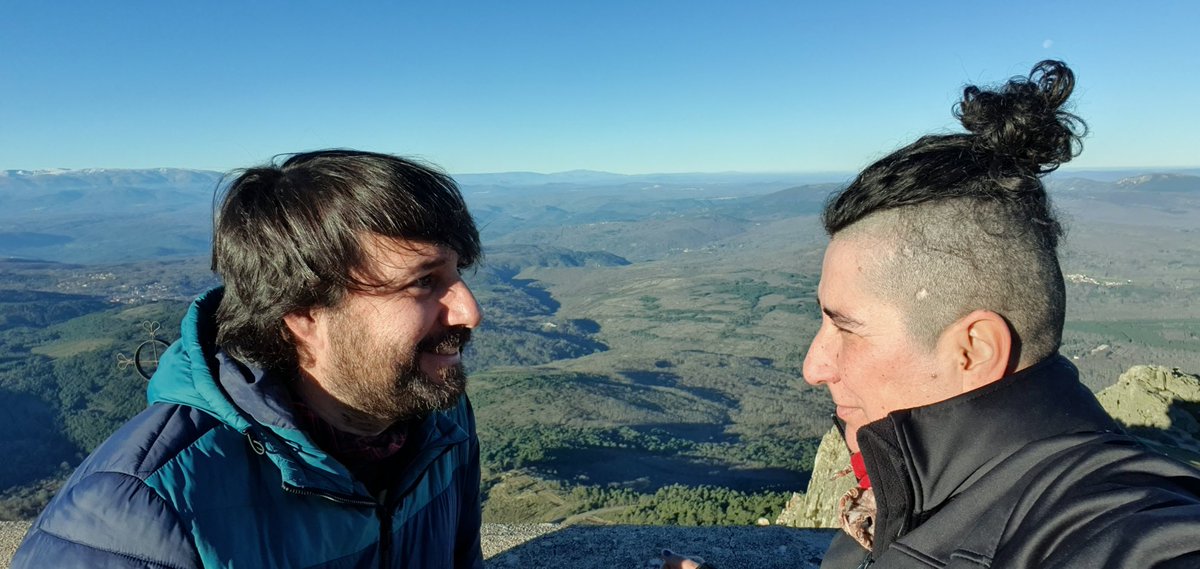 unpeto's tweet photo. Vistas espectaculares y en la mejor compañía, gracias @condesas29 por estar ahí y llevarme a estos sitios tan geniales #PeñaDeFrancia #Sequeros #Salamanca https://t.co/ZTObFbEvmY
