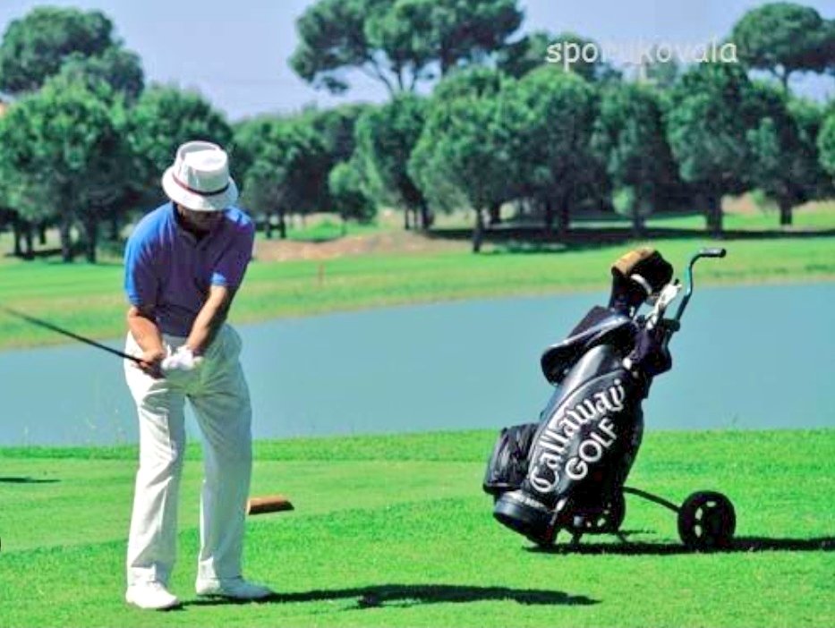 dr_yusufyilmaz's tweet photo. Bütün o #seçkin okullar,
özel hocalar #özel dersler
viyolonsel ve golf ve puro

#Neye yaramış olabilir
dur ve düşün bir an öğrendiğin incelikler,ağır bilgiler

Onca yıl onca yük bir #hiç
uğruna geçmiş hayatın
.
sızacak senden dışarı içeri 
karanlığın,#sönesiye mumun
EnisB

#Entel https://t.co/R0FgZQwH8S