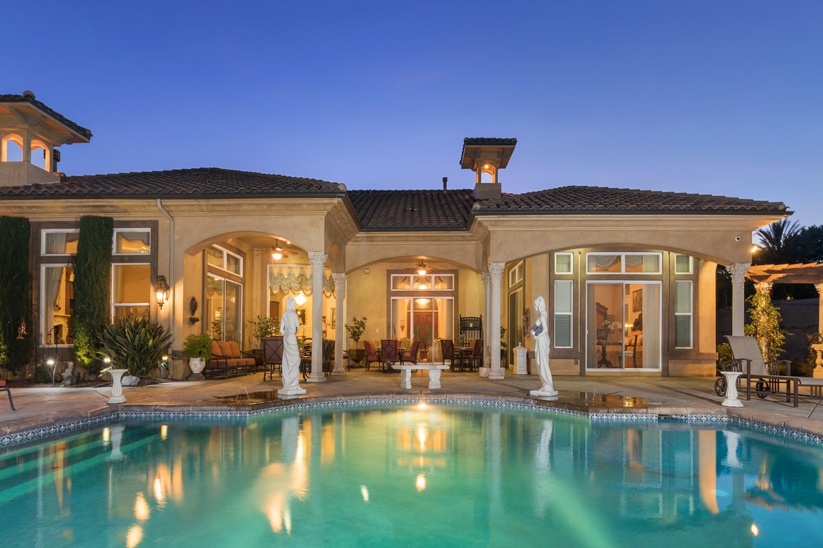 FirstTeamRE's tweet photo. ✨🏡Today’s #talkofthetown is this custom-built single-story estate w/ 270-degree view on 2.38 acre cul-de-sac lot in the elite Overlook/Alessandro Heights area

7268 Miracle Mile, #Riverside listed for $2,599,000

👉 https://t.co/k0tIGtdDdI

Listed by Trudy Angeloni 951-751-3422 https://t.co/fFTGbr61qE