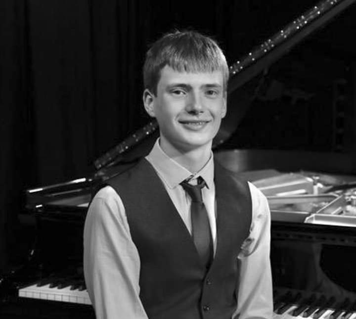 IWSymphony's tweet photo. There's less than three weeks to our first concert of 2023. Young talent Thomas Luke (piano) and James Thomas (conductor) offer up Rachmaninov's 2nd Piano Concerto, one of the greatest works in the repertoire. Tickets for Saturday 21st January, 7.15pm https://t.co/2X4EKhbrjD https://t.co/MLevuSaLyV