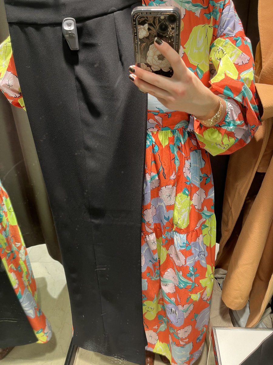 _Andy_ve's tweet photo. Je suis la seule à trouver que les pantalons dans les magasins de prêt à porter comme Zara, bershka et autres c’est complètement abusé la longueur ? Genre je fais 1m69, je suis pas une femme si petite que ça, et pour moi c’est impossible de trouver un pantalon à ma taille. https://t.co/0qvvw3dkWG