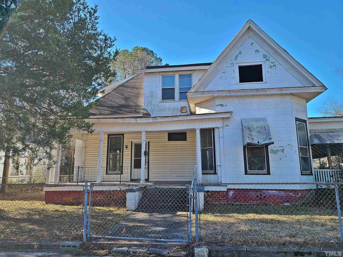 PeterGreijn's tweet photo. New Listing! $79,900.00, 4BR, 3BA, 515 Lee Street, Wilson, NC 27893, Full Details https://t.co/EhGcVwmep3 https://t.co/q125RaTAdN