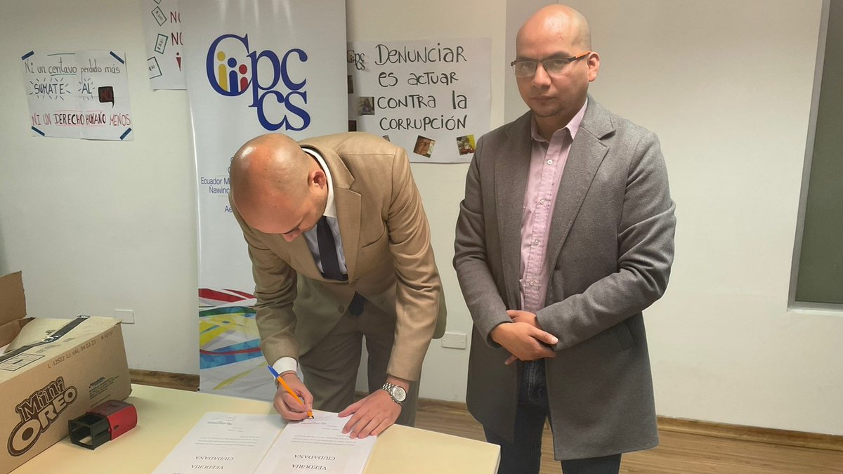 La #VeeduríaCiudadana al cumplimiento del "Plan de Trabajo de los Concejales de #Cuenca  realiza la entrega de su informe final. <a href="/juanpavelez18/">Juan Pablo Vélez</a> <a href="/jtnt_flo/">Jonathan Flores U</a> <a href="/Jairo_Lopez88/">Jairo López</a> <a href="/CpccsEc/">Participa Ecuador</a>