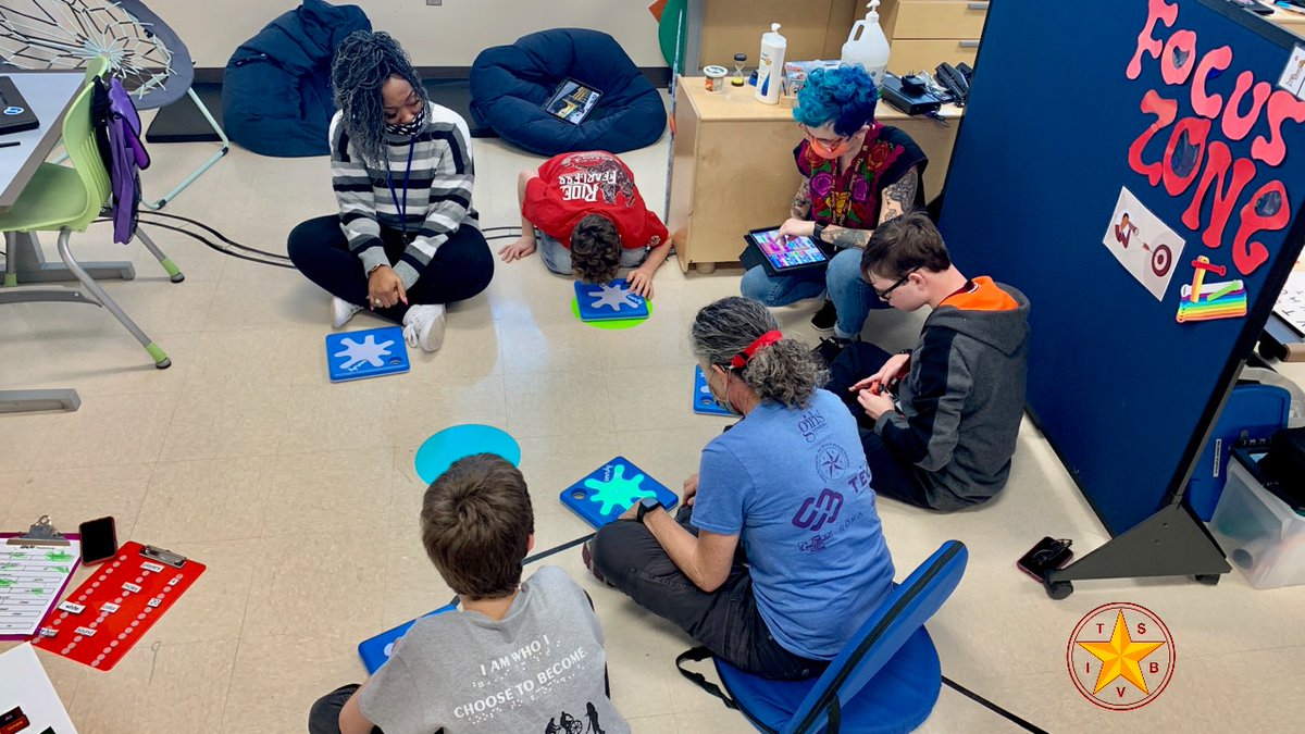 unruly_studios's tweet image. Splats Unplugged 🙌
Erin Shadwick from the Texas School for the Blind and Visually Impaired primes her student's skill by starting with velcro blocks as they build the whack-a-mole code together.
#UnrulyEducators #CodingUnplugged #STEMeducation